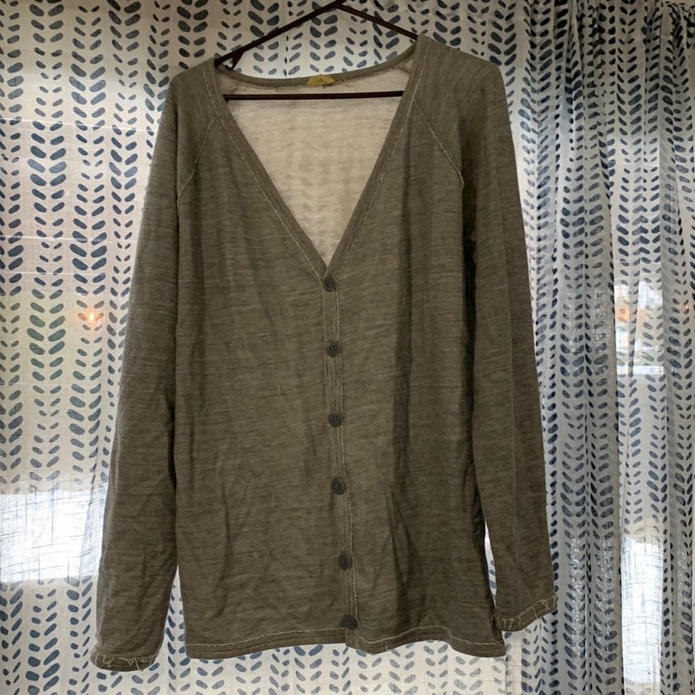 Men’s gray cardigan
